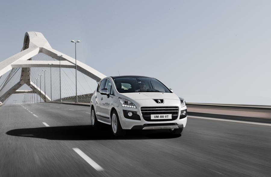  Peugeot 3008 HYbrid4 2010 года  (фото 20 из 35)